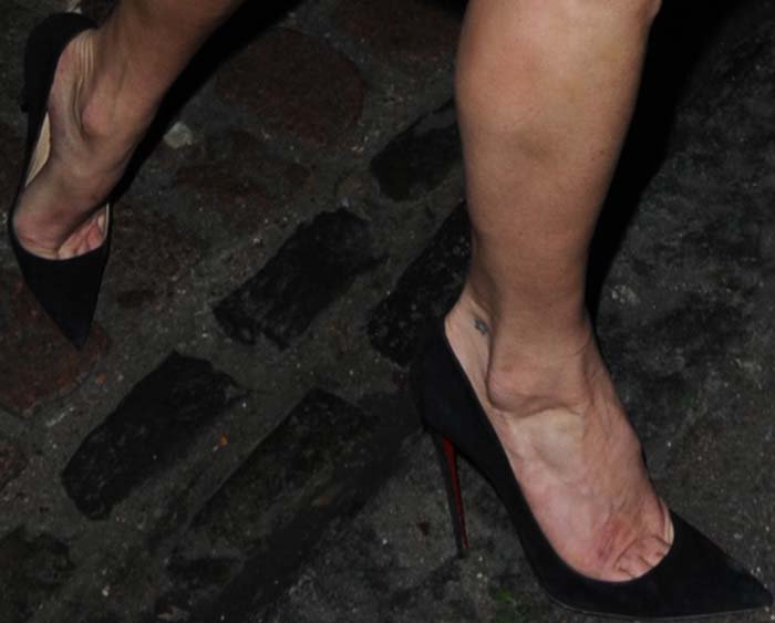 Kate Moss's feet in black suede Christian Louboutin pumps