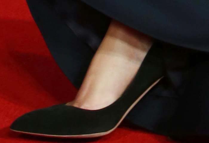 Kate Winslet wears a pair of plain black suede pumps on her feet