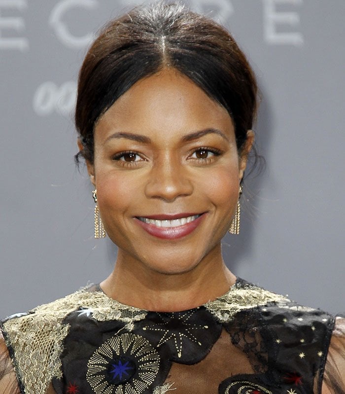 Naomie Harris wears her hair center-parted at the German premiere of "Spectre"