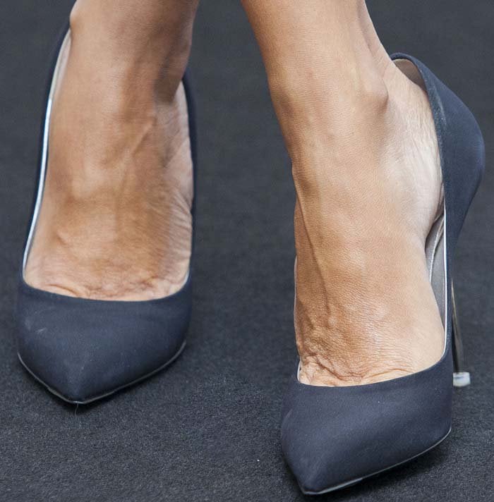 Penelope Cruz shows off her feet in navy blue Casadei shoes