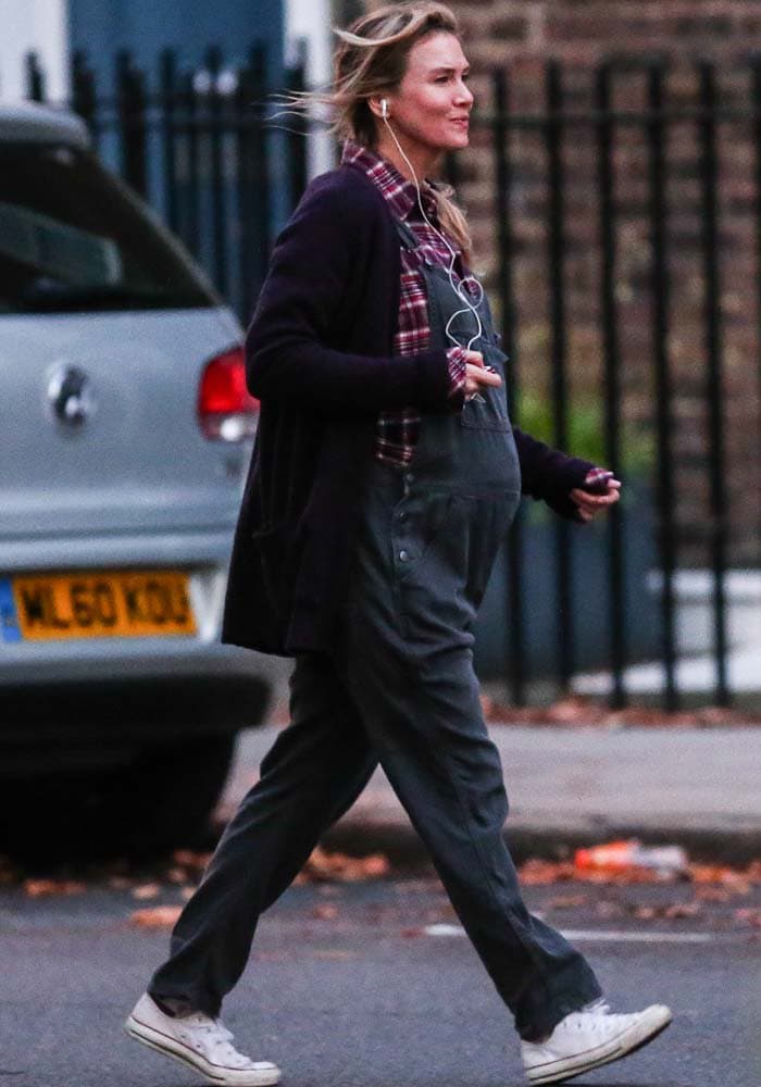 Renee Zellweger debuts her fake baby bump while filming a scene in Chuck Taylor shoes