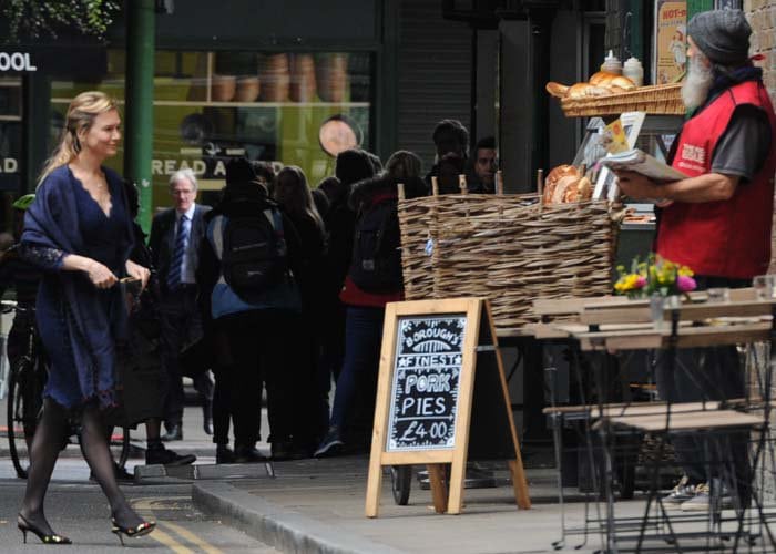 Renée Zellweger films a scene for "Bridget Jones's Baby"