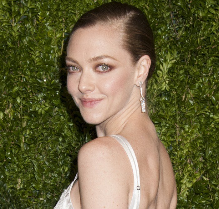 Amanda Seyfried wears her hair back at the 2015 CFDA/Vogue Fashion Fund Awards