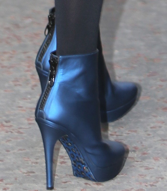 Carrie Underwood's feet in Lori Silverman booties