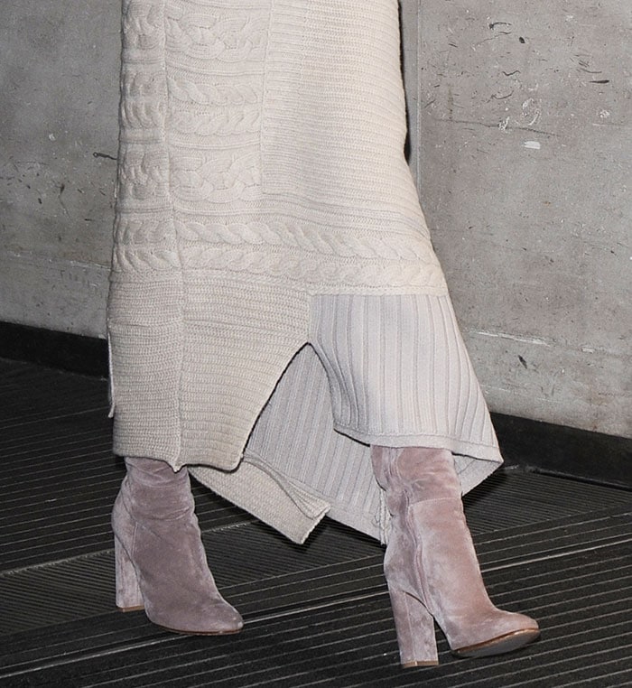 Cheryl Fernandez-Versini's feet in Gianvito Rossi boots