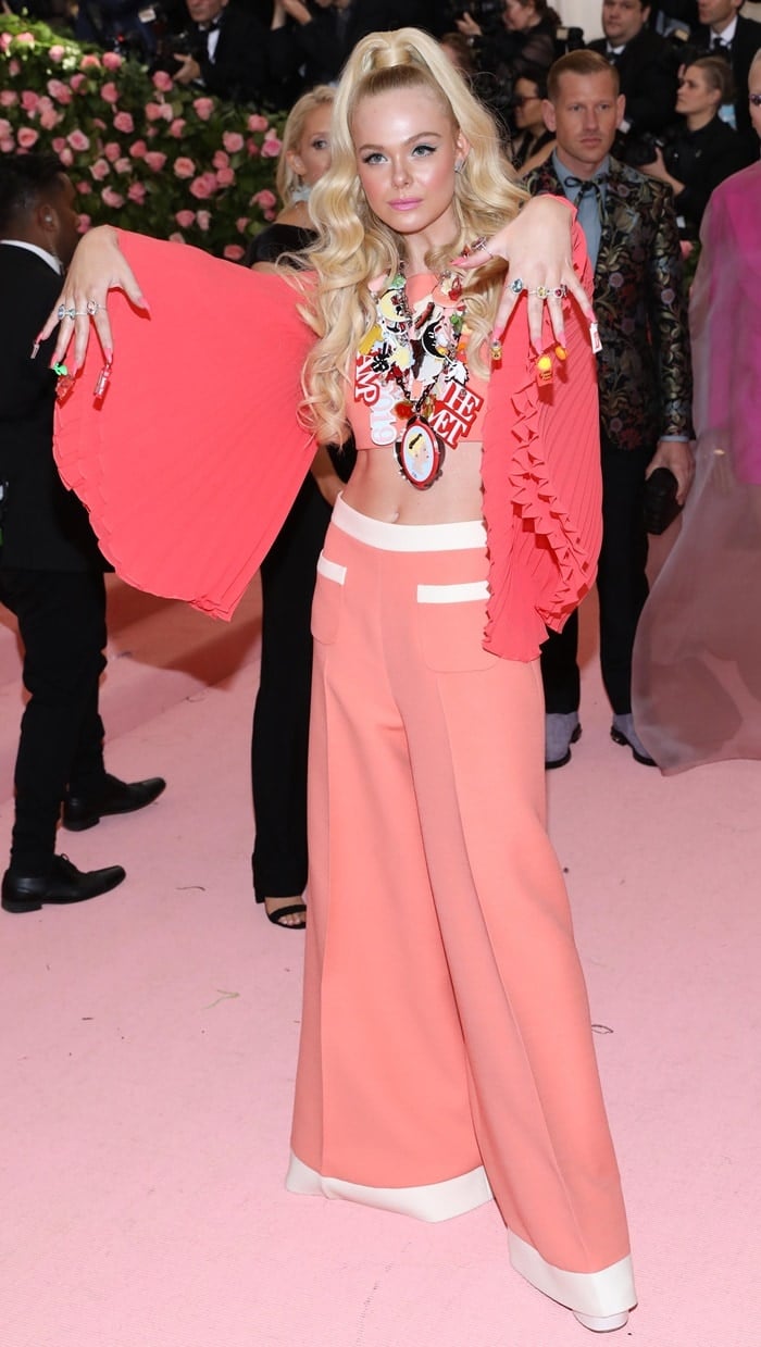 Elle Fanning's I Dream of Jeannie-inspirado na Gala Met de 2019