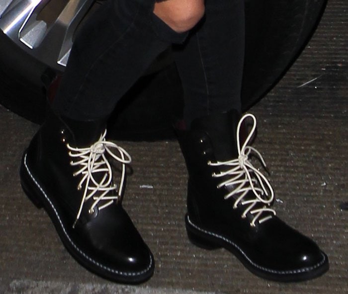 Heidi Klum's feet in Rag & Bone boots