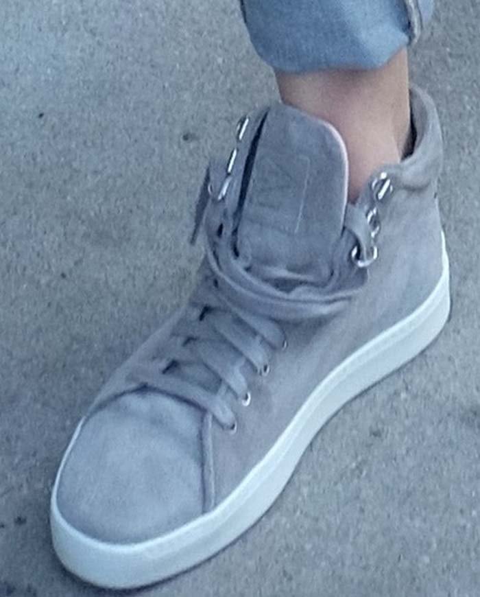 Jennifer Lawrence's feet in Rag & Bone Kent high top sneakers