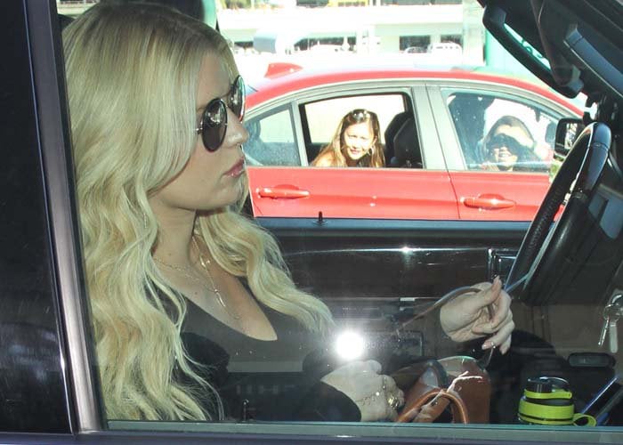 Jessica Simpson ignores fans and paparazzi as she arrives at LAX