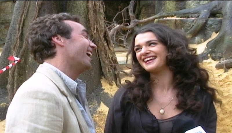 John Hannah and Rachel Weisz on the set of the 2001 American adventure horror film The Mummy Returns