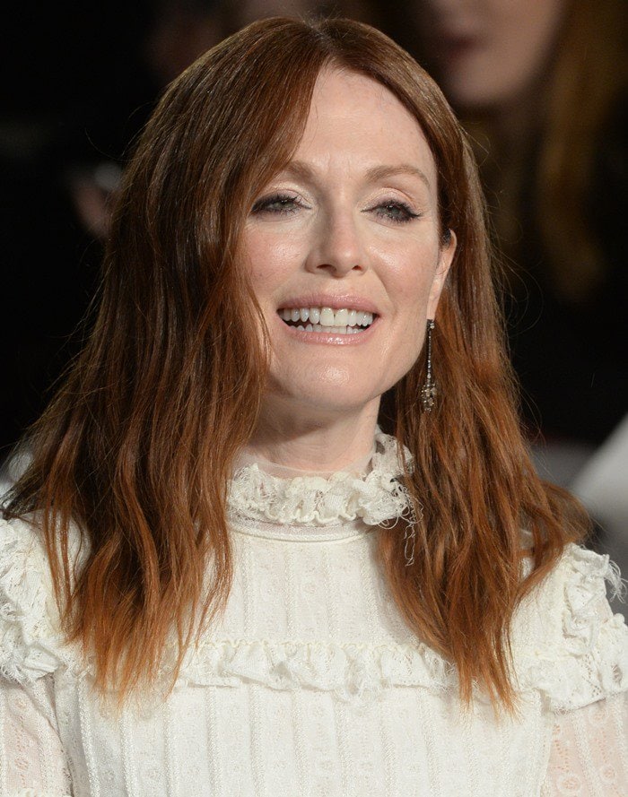 Julianne Moore wears her hair down at the premiere of "The Hunger Games: Mockingjay Part 2"