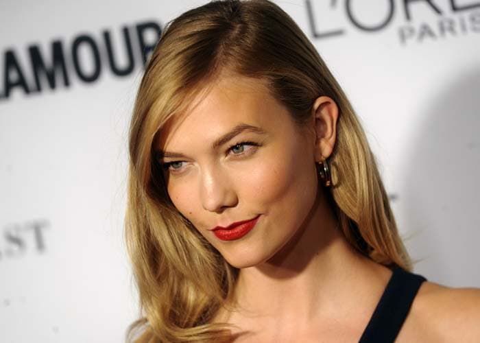 Leggy Karlie Kloss Wears Short Blonde Haircut In Navy Blue Dress 