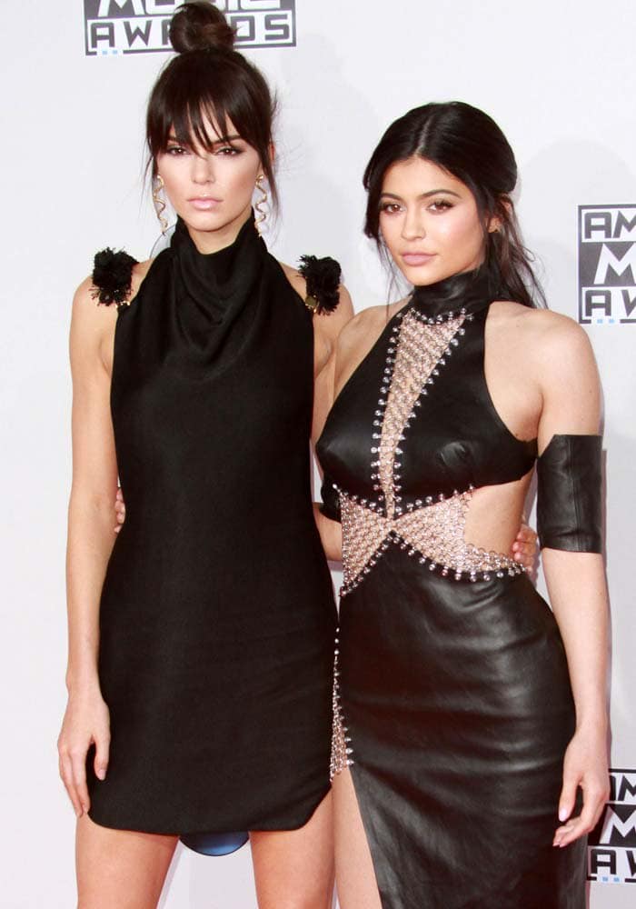 Kylie Jenner arriving with sister Kendall to the red carpet of The American Music Awards 2015 in Los Angeles on November 22, 2015