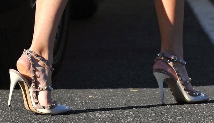 Reese Witherspoon's white-and-beige studded Valentino “Rockstud” pumps