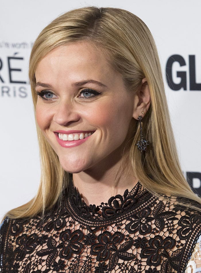 Reese Witherspoon wears her blonde hair down at the 2015 Glamour Women of the Year Awards