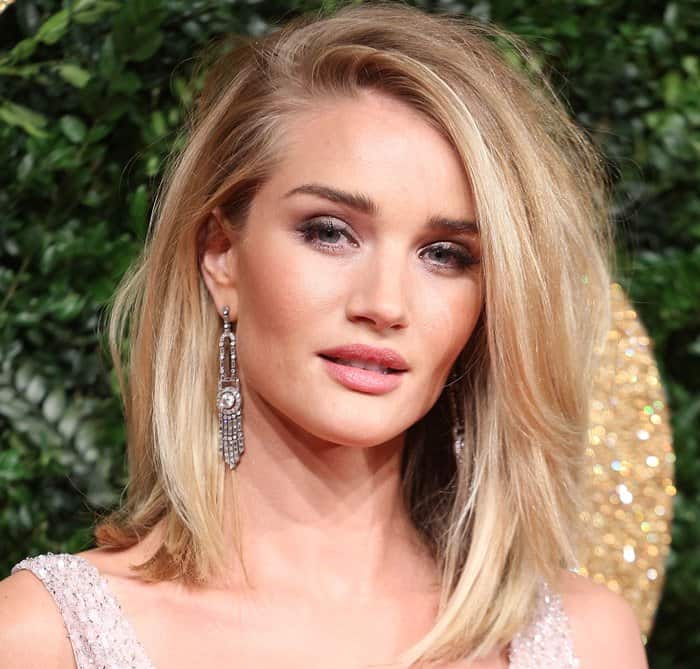 Rosie Huntington-Whiteley exuded elegance with her voluminous blonde waves and statement earrings at the 2015 British Fashion Awards