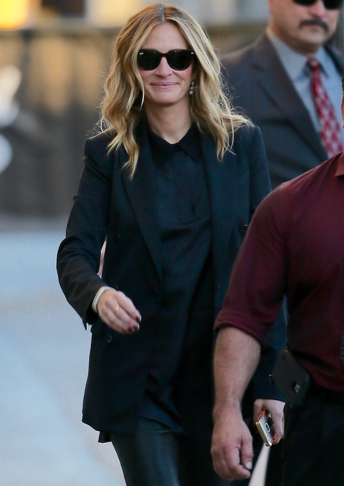 Julia Roberts wears her hair down as she attends a taping of "Jimmy Kimmel Live!"