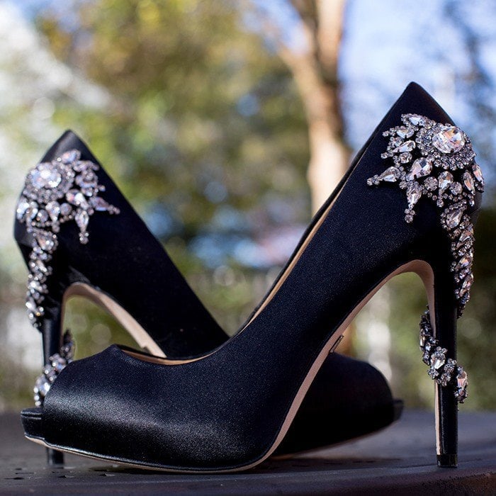 Badgley mischka black outlet pumps