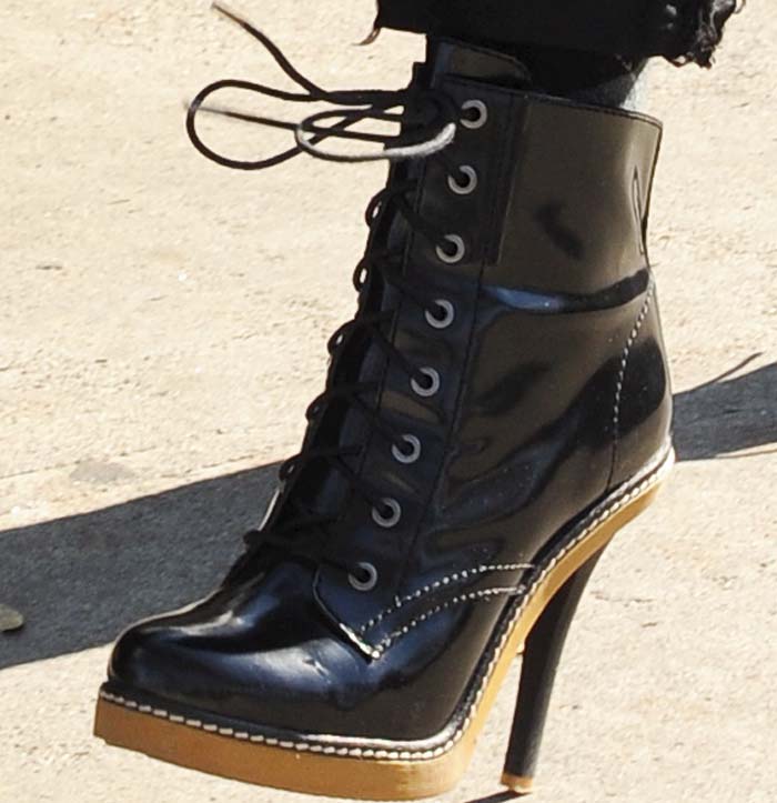 Gwen Stefani's feet in L.A.M.B. boots