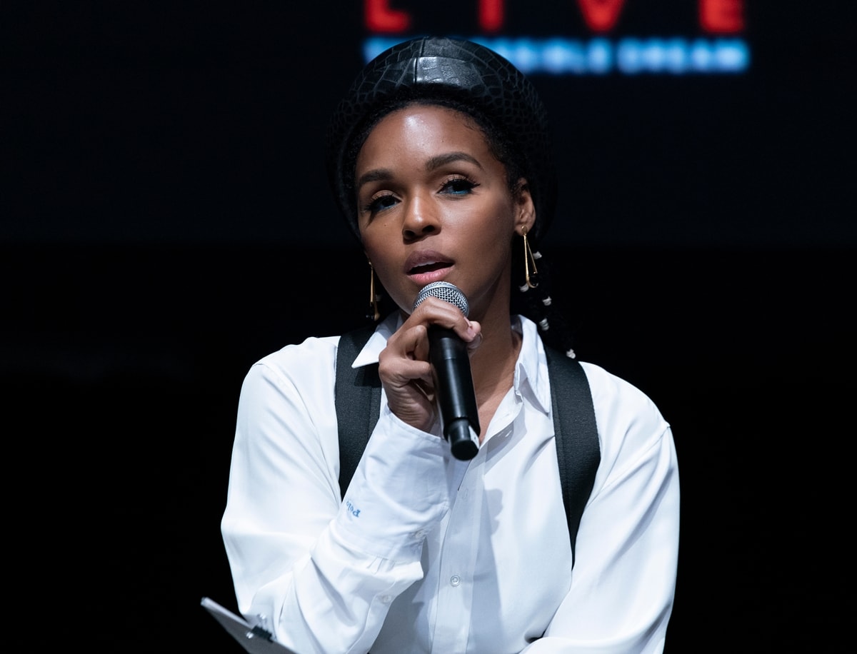 Janelle Monáe got her big break in 2005 when she performed Roberta Flack's "Killing Me Softly With His Song" at an open mic night with Big Boi was in the audience