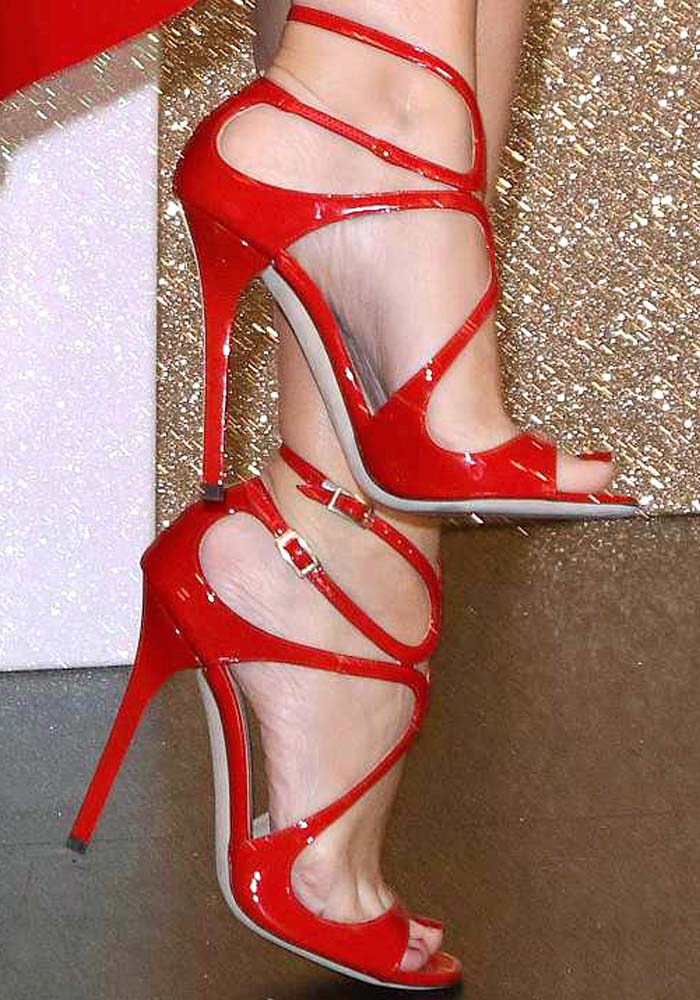 Kylie Minogue shows off her sexy feet in red sandals