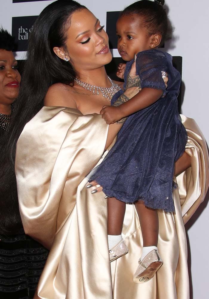 Rihanna holds her cousin Noella Alstrom’s daughter Majesty on the red carpet of her annual Diamond Ball