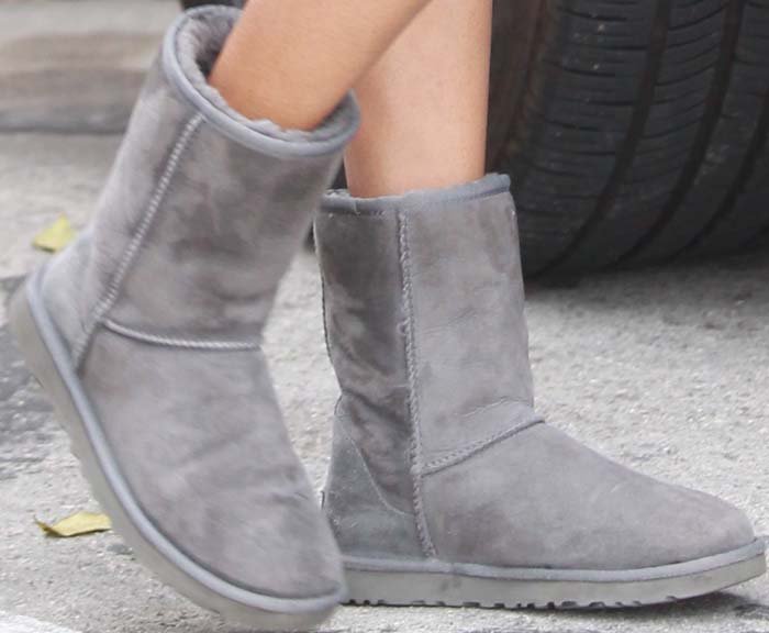 Zoe Saldaña rocks comfortable gray UGG boots