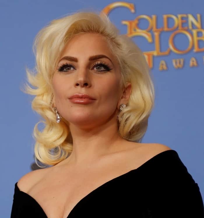 Lady Gaga embodies timeless elegance with her platinum blonde waves and bold eye makeup, perfectly complementing her velvet Atelier Versace gown at the 2016 Golden Globe Awards