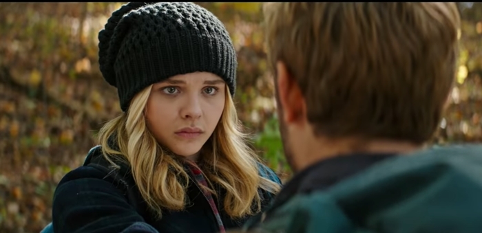 Chloë Grace Moretz portrays Cassie Sullivan in a tense scene from The 5th Wave, where her character confronts the harsh realities of survival