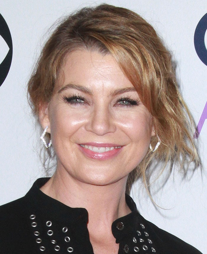 Ellen Pompeo's messy hairstyle and feminine makeup with pink lipstick