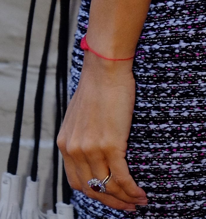 Eva Longoria wears an engagement ring on her finger