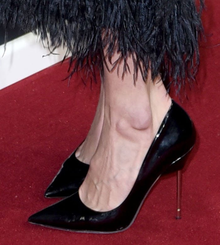 Gigi Hadid's feet in black Kurt Geiger pumps