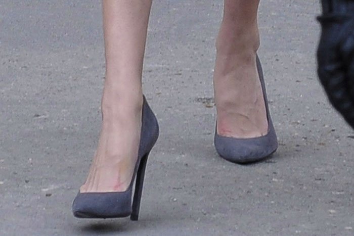 Gigi Hadid's feet in gray suede "Paris" pumps