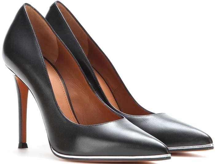 Givenchy 'Lia' Pumps in Black Leather