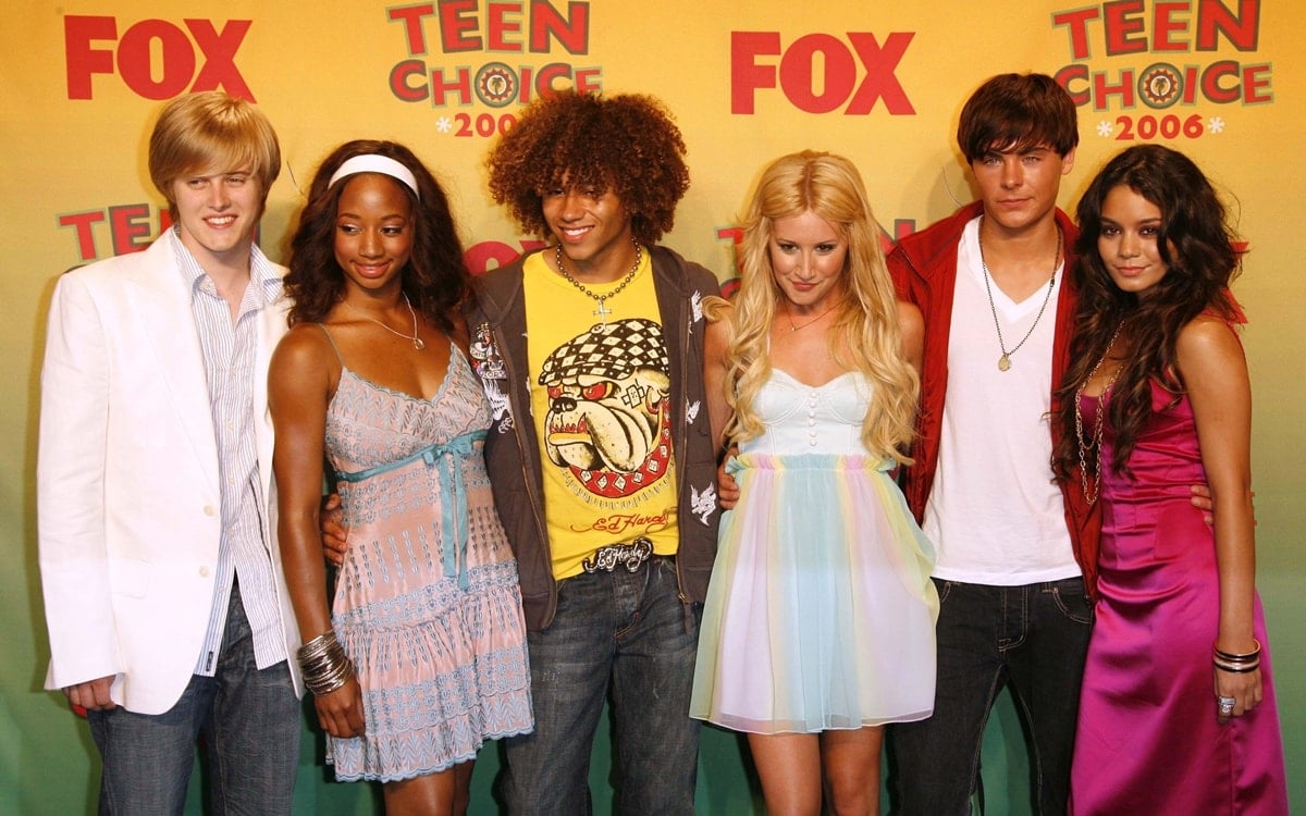 Lucas Grabeel, Monique Coleman, Corbin Bleu, Ashley Tisdale, Zac Efron, and Vanessa Anne Hudgens of "High School Musical" attend the 2006 Teen Choice Awards ceremony