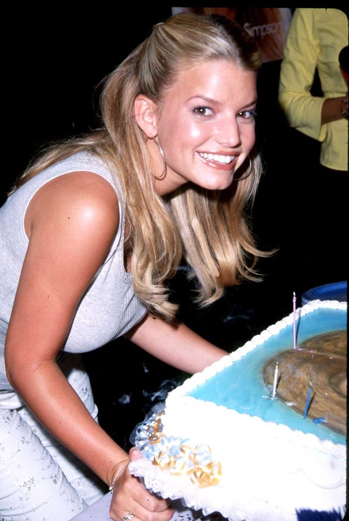 Jessica Simpson celebrates her 20th birthday party in 2000