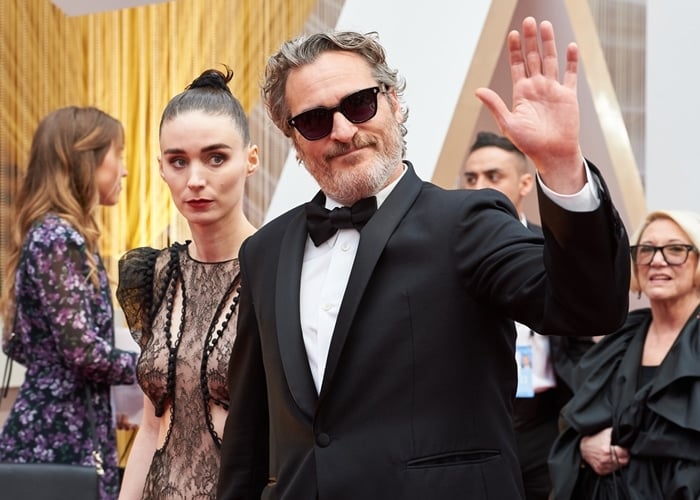 Joaquin Phoenix is 11 years older than his girlfriend Rooney Mara