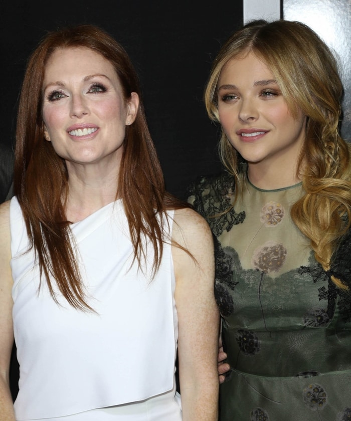 Actresses Julianne Moore (L) and Chloe Grace Moretz attend the premiere of 'Carrie'