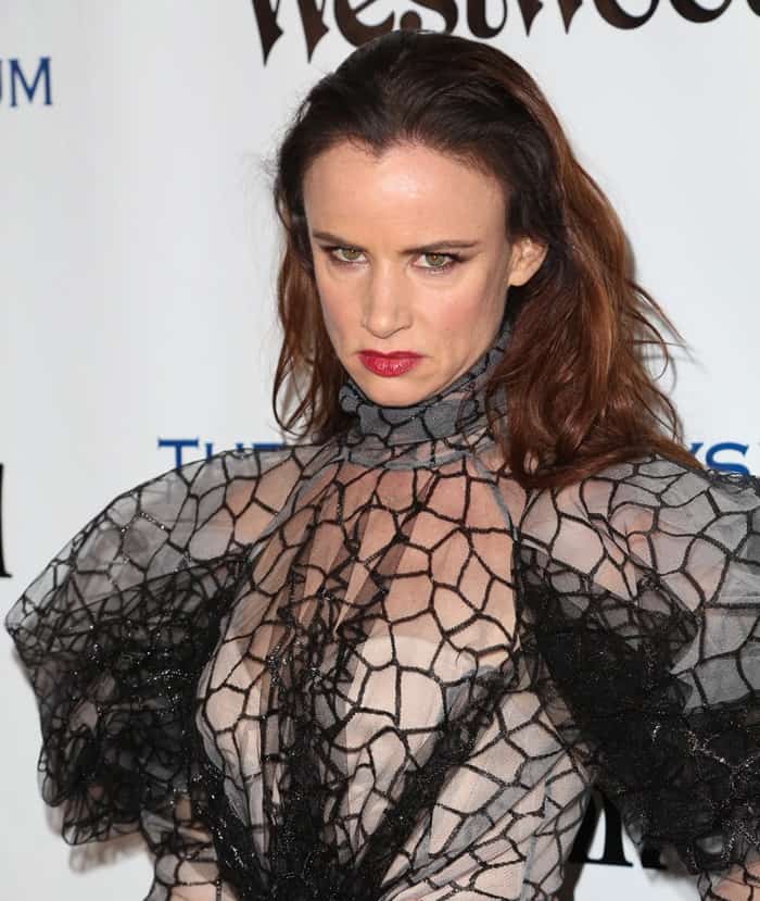 Juliette Lewis ended up looking silly in her dramatic gown from Vivienne Westwood's Fall 2015 Couture Collection
