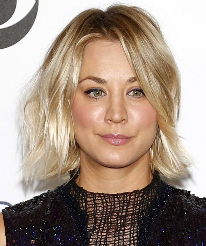 Kaley Cuoco wears her blonde hair down at the People's Choice Awards