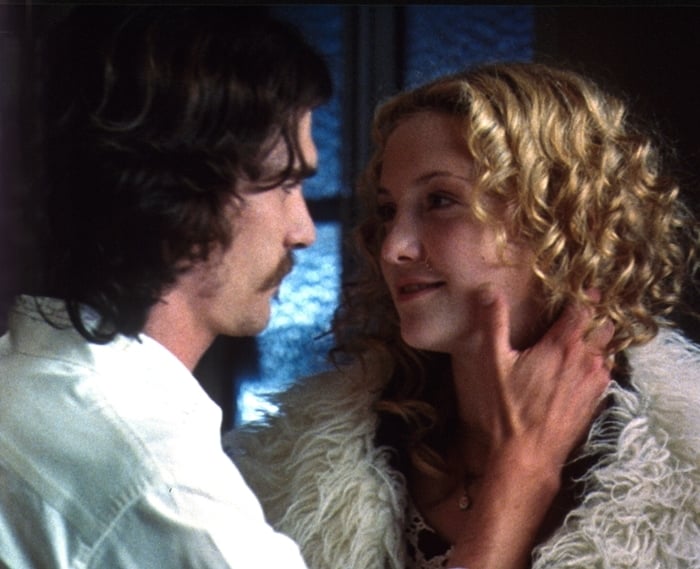 Kate Hudson as Penny Lane and Billy Crudup as Russell Hammond in Almost Famous