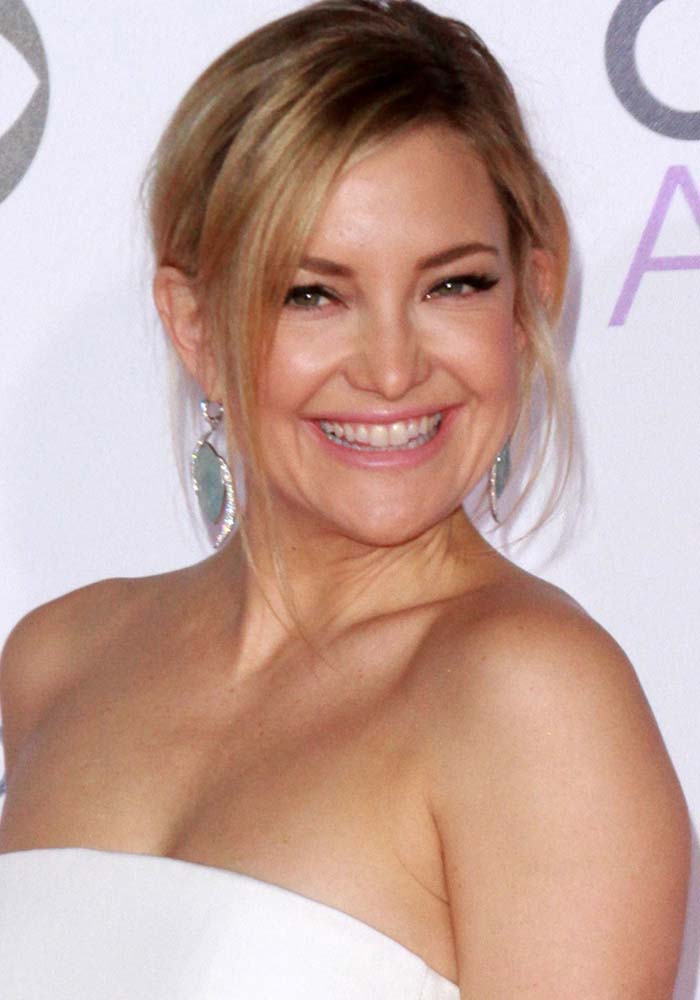 Kate Hudson wears her blonde hair back