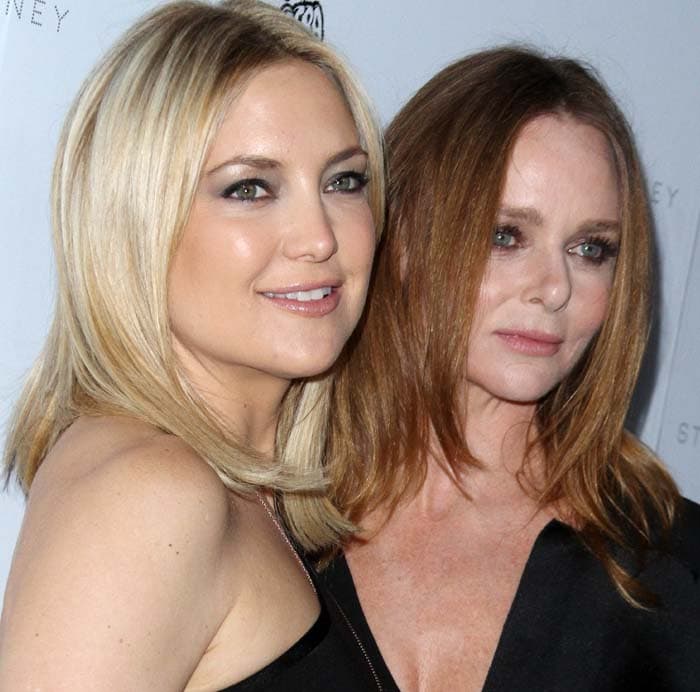 Kate Hudson poses with English fashion designer Stella Nina McCartney, daughter of English singer-songwriter Sir Paul McCartney