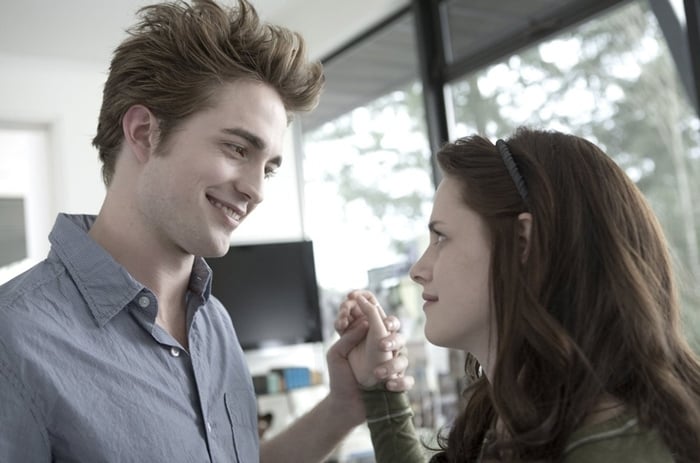 Robert Pattinson was 21 and Kristen Stewart 18 while filming Twilight