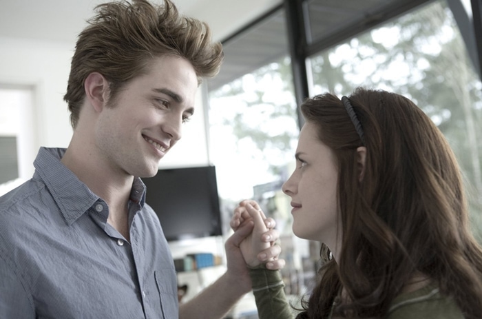 Robert Pattinson was 21 and Kristen Stewart was 18 while filming Twilight