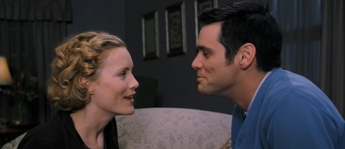 Leslie Mann as Robin Harris and Jim Carrey as Cable Guy AKA Ernie "Chip" Douglas in The Cable Guy