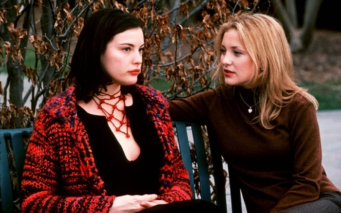 Kate Hudson as Dee Dee Travis and Liv Tyler as Marilyn in Dr. T & the Women