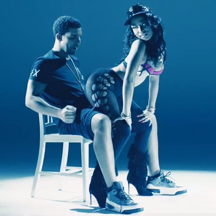 Nicki Minaj was reportedly drunk when she gave Drake a lap dance in the music video for Anaconda, a song from her third studio album, The Pinkprint (2014)