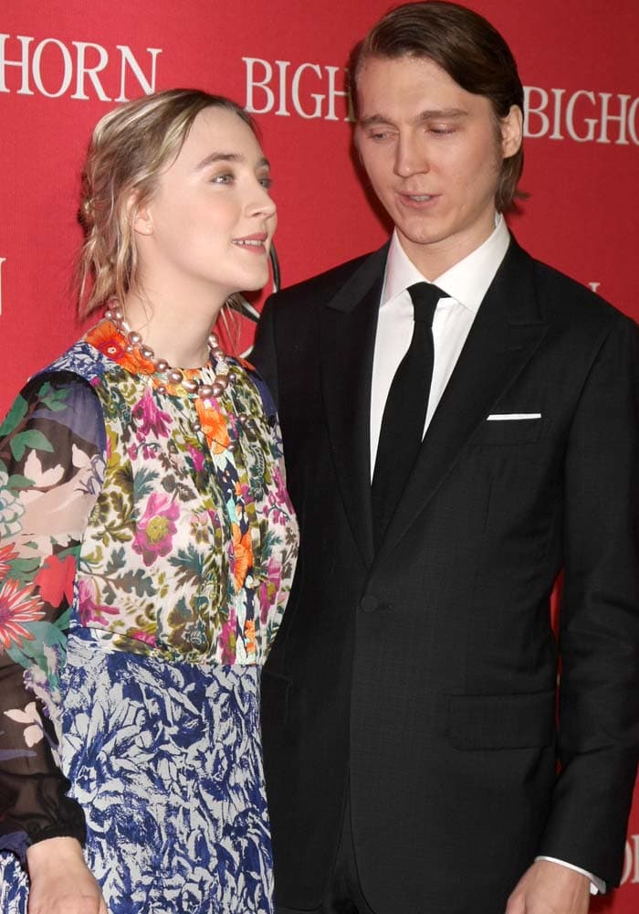 Saoirse Ronan pone con l'attore Paul Dano al 2016 Palm Springs International Film Festival Awards