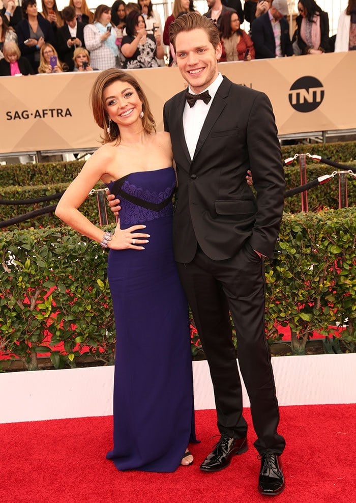 Sarah Hyland and boyfriend Dominic Sherwood pose for photos on the red carpet